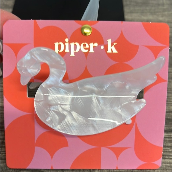 Piper K White Swan 🦢 Hair Clip - Picture 2 of 3